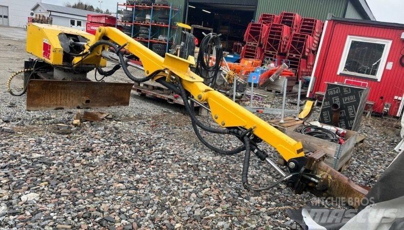 Brokk 330 Gravemaskiner på larvebånd