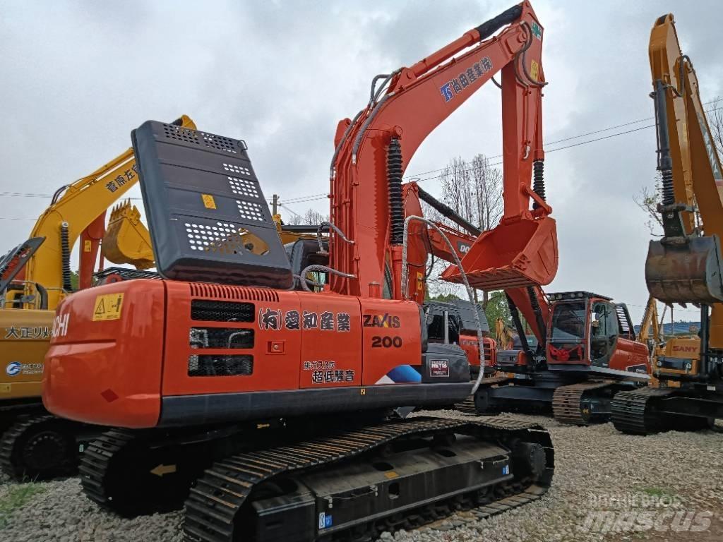 Hitachi ZX 200 Gravemaskiner på larvebånd