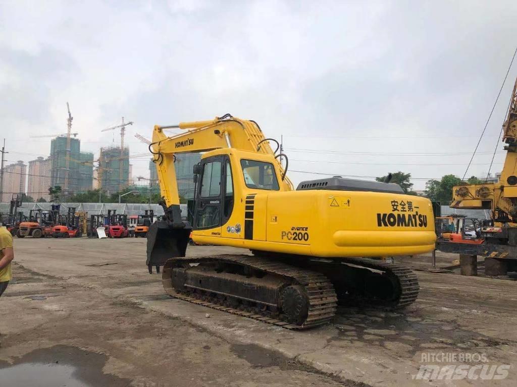 Komatsu PC 200-6 Gravemaskiner på larvebånd