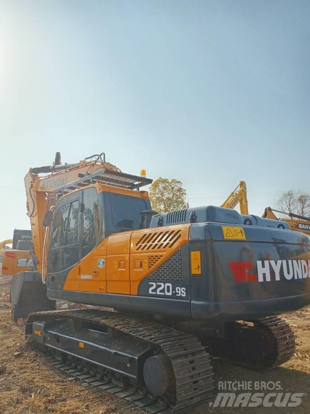 Hyundai R220-9 Gravemaskiner på larvebånd