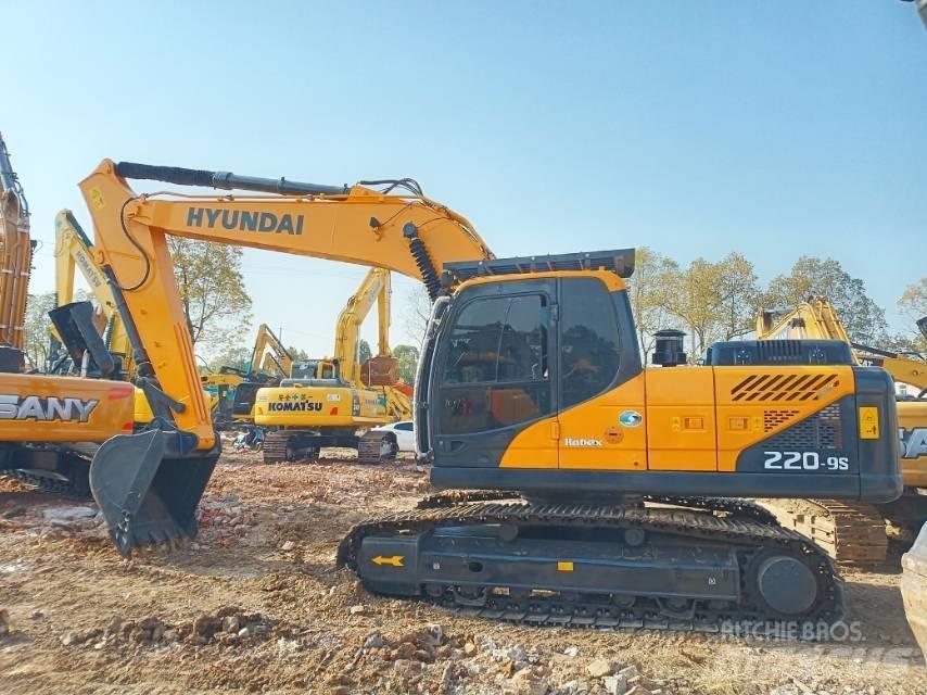 Hyundai R220-9 Gravemaskiner på larvebånd