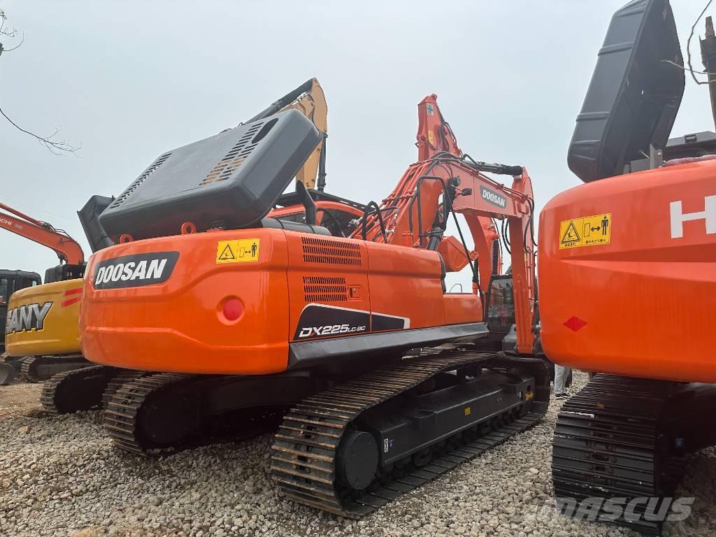 Doosan DX225 Gravemaskiner på larvebånd