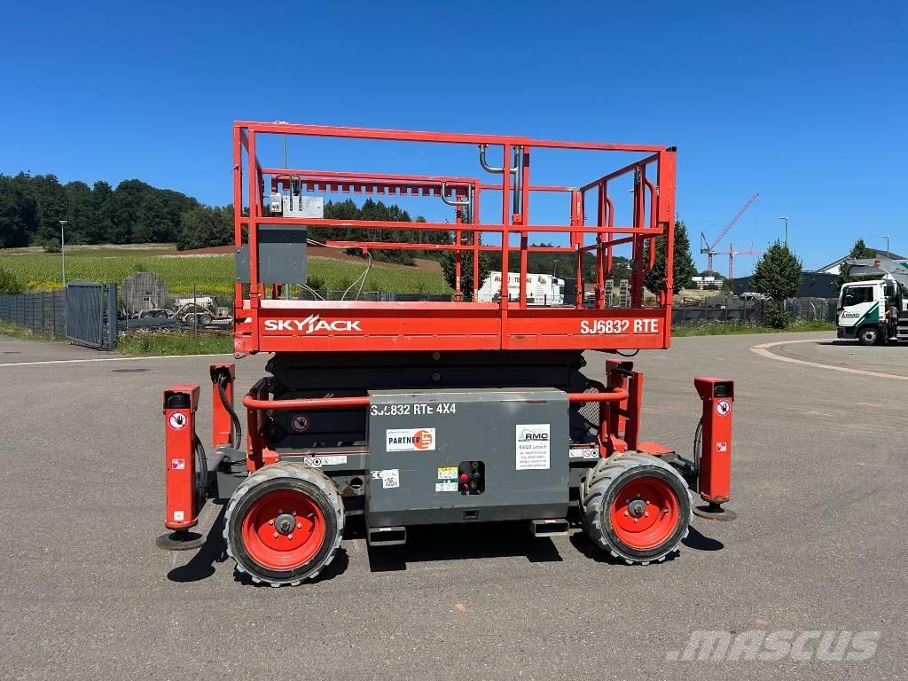 SkyJack SJ 6832 RTE Saxlifte