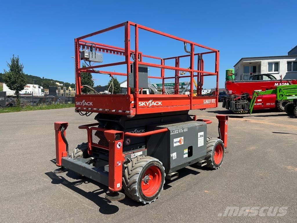 SkyJack SJ 6832 RTE Saxlifte