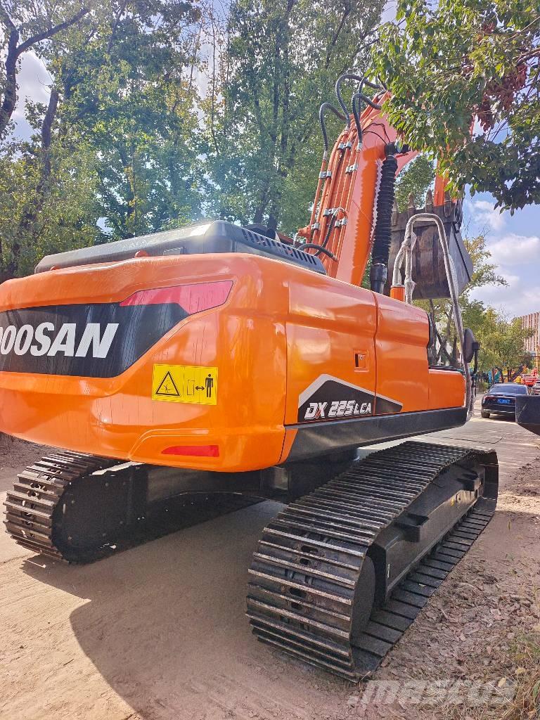 Doosan DX 225 LC Gravemaskiner på larvebånd