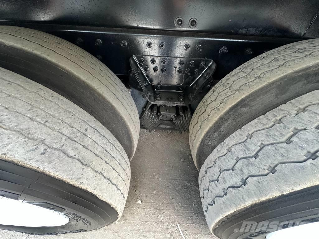 International 7400 Slamsuger