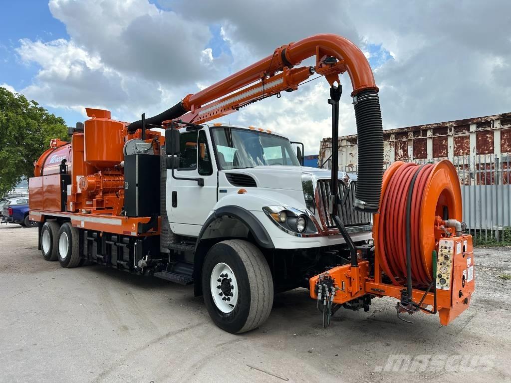 International 7400 Slamsuger