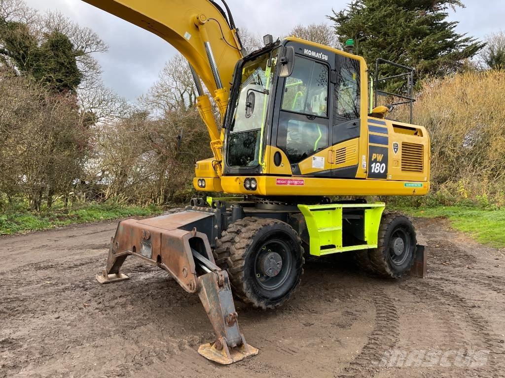 Komatsu PW 180-11 Gravemaskiner på hjul