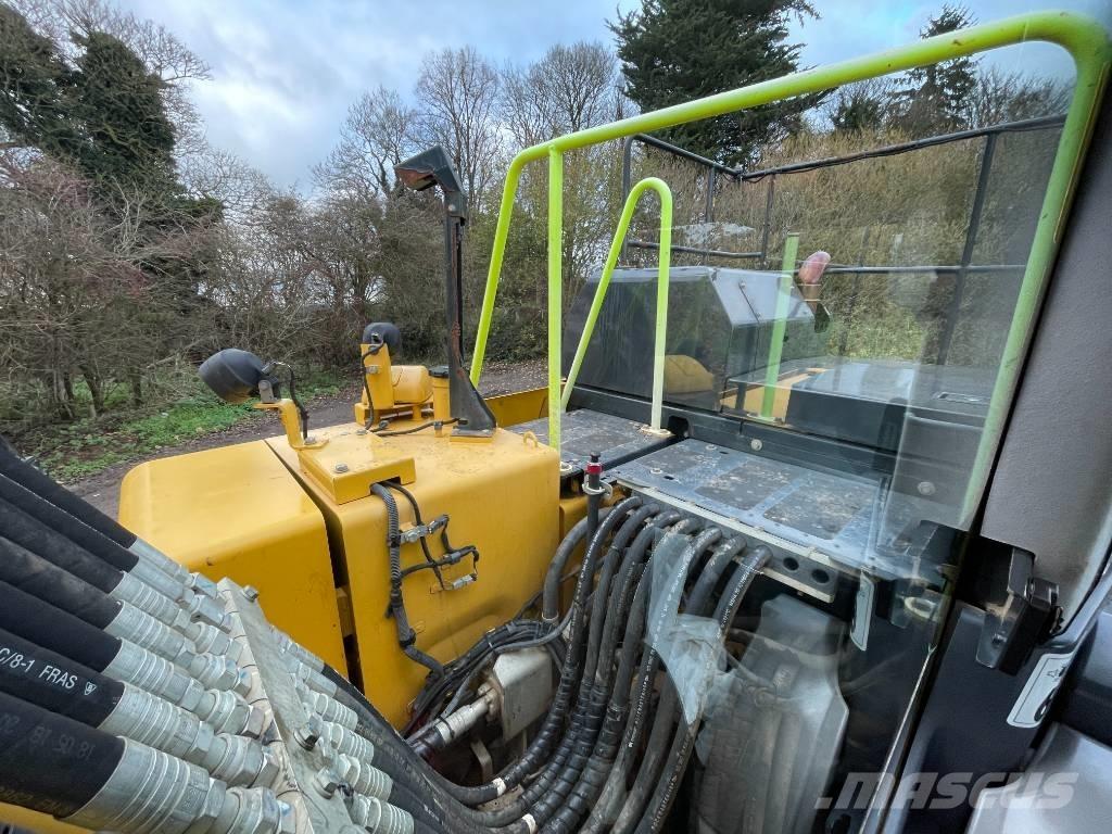 Komatsu PW 180-11 Gravemaskiner på hjul