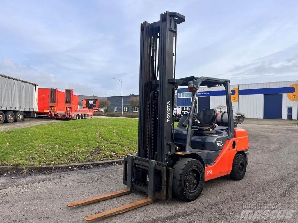 Toyota 02-8FGJ35 LPG gaffeltrucks