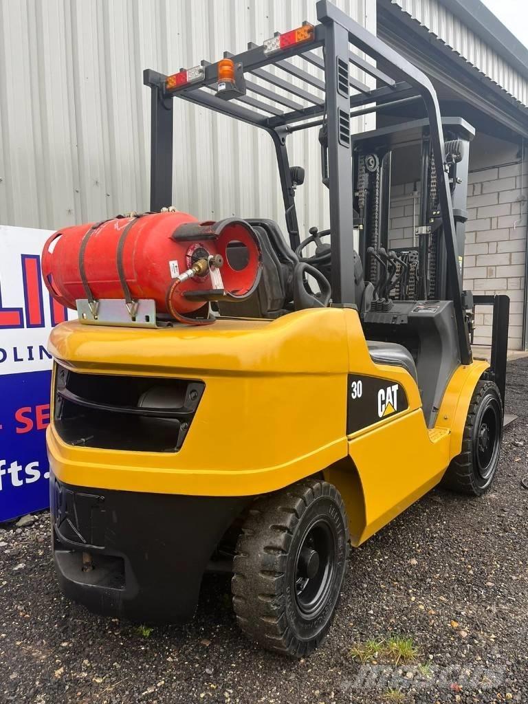 CAT GP30NT LPG gaffeltrucks