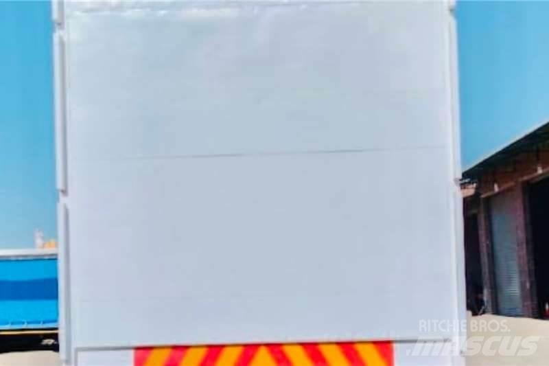  Custom Curtainside Andre anhængere