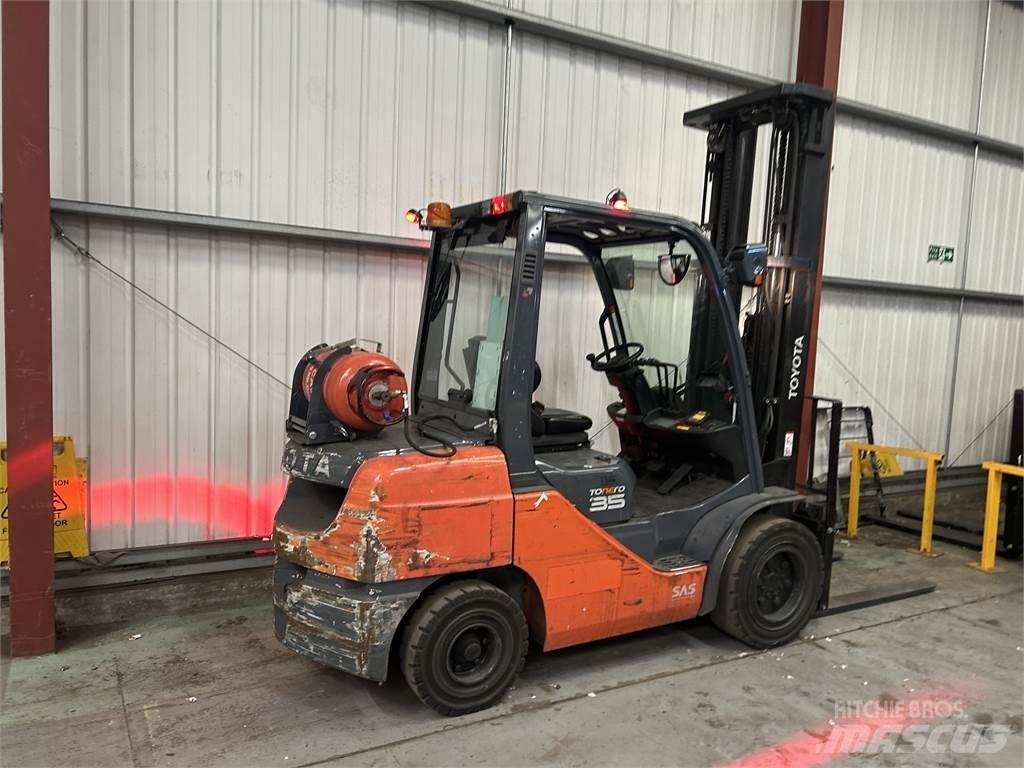 Toyota 02-8FGJF35 LPG gaffeltrucks
