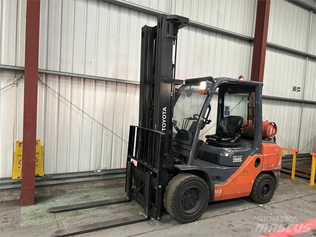 Toyota 02-8FGJF35 LPG gaffeltrucks