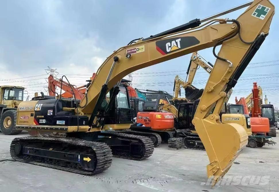 CAT 323 D Gravemaskiner på larvebånd