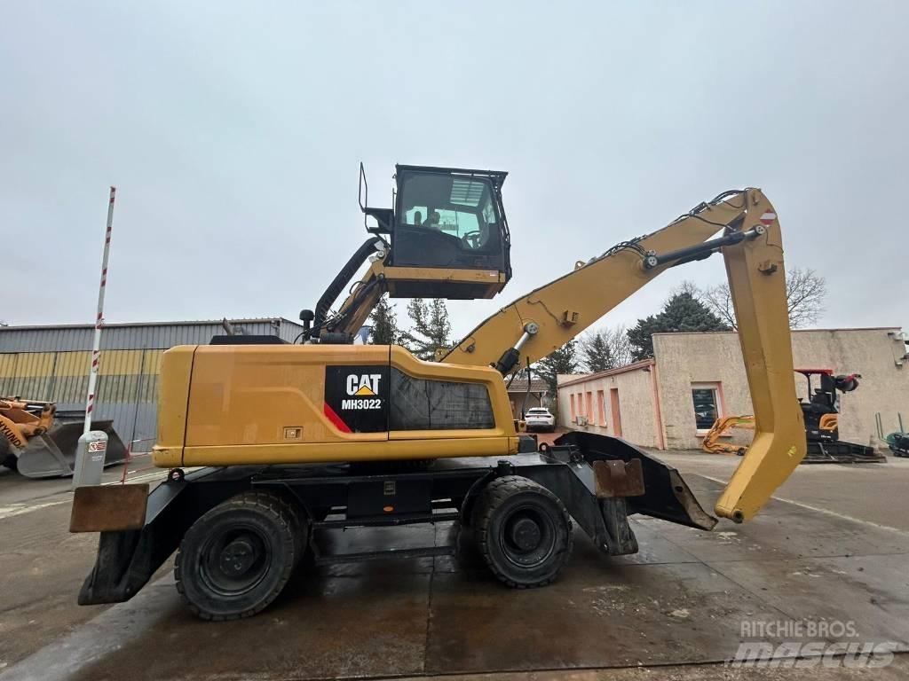 CAT MH3022 Gravemaskiner på hjul
