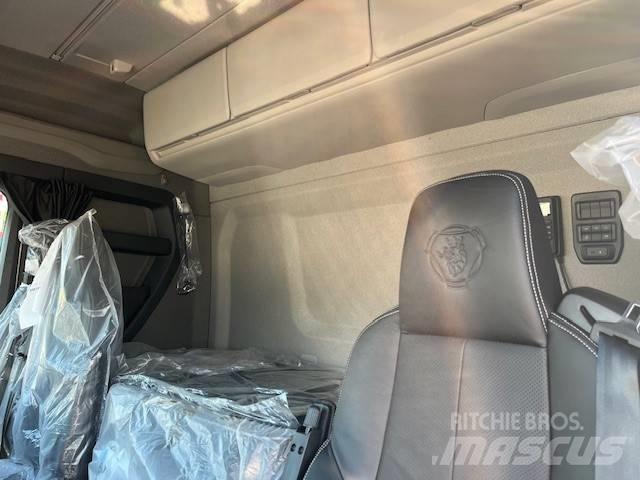 Scania R 560 Lastbil med kran