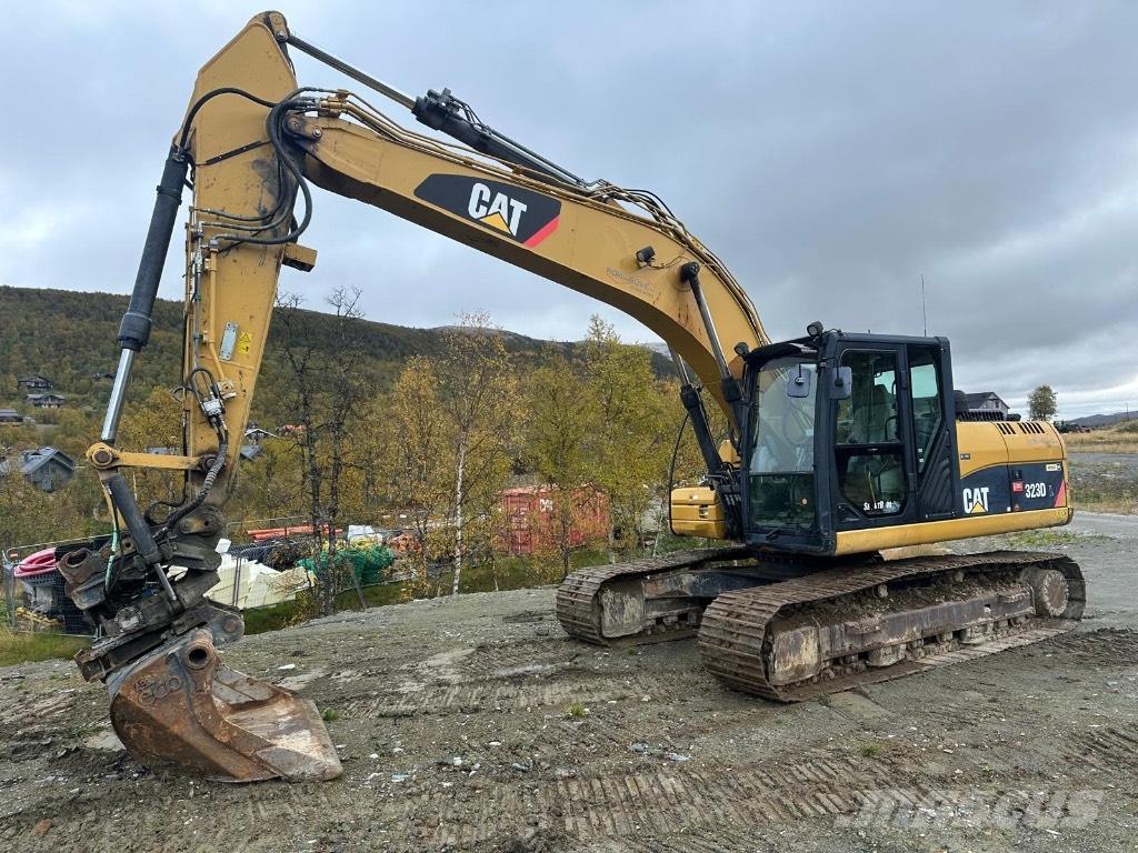 CAT 323 D L Gravemaskiner på larvebånd