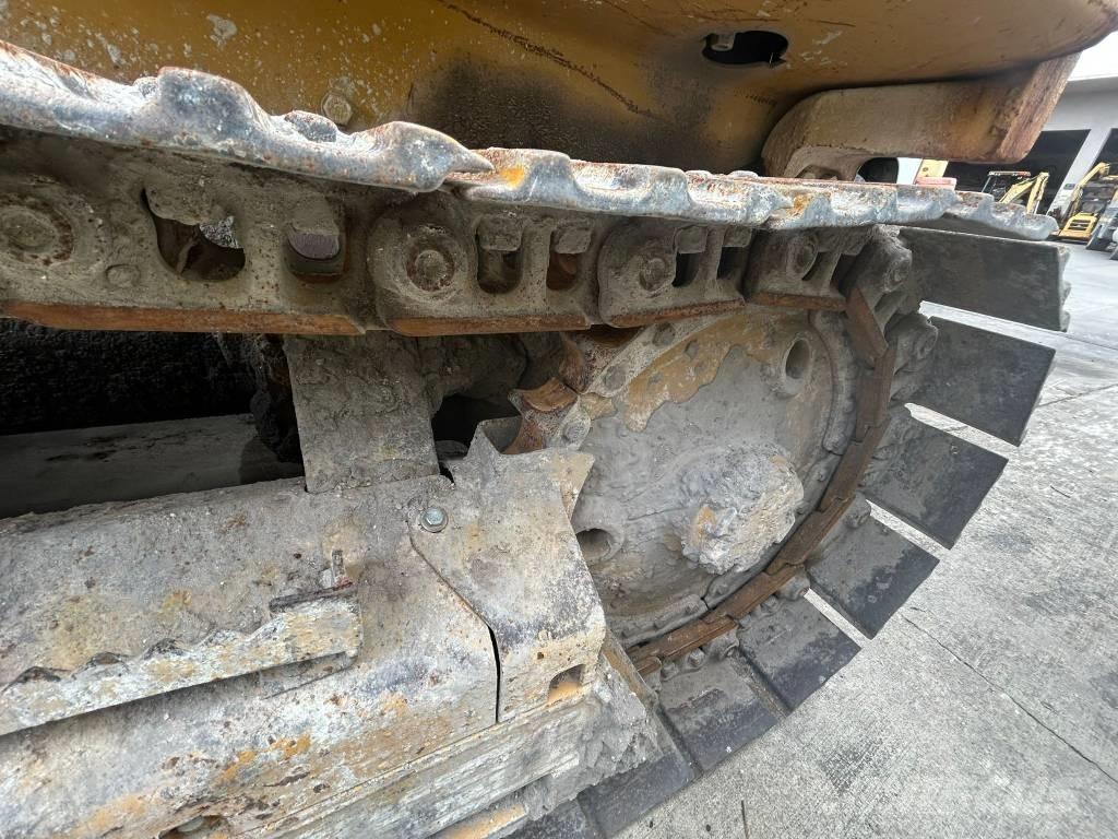 CAT D 3 C III Bulldozer på larvebånd
