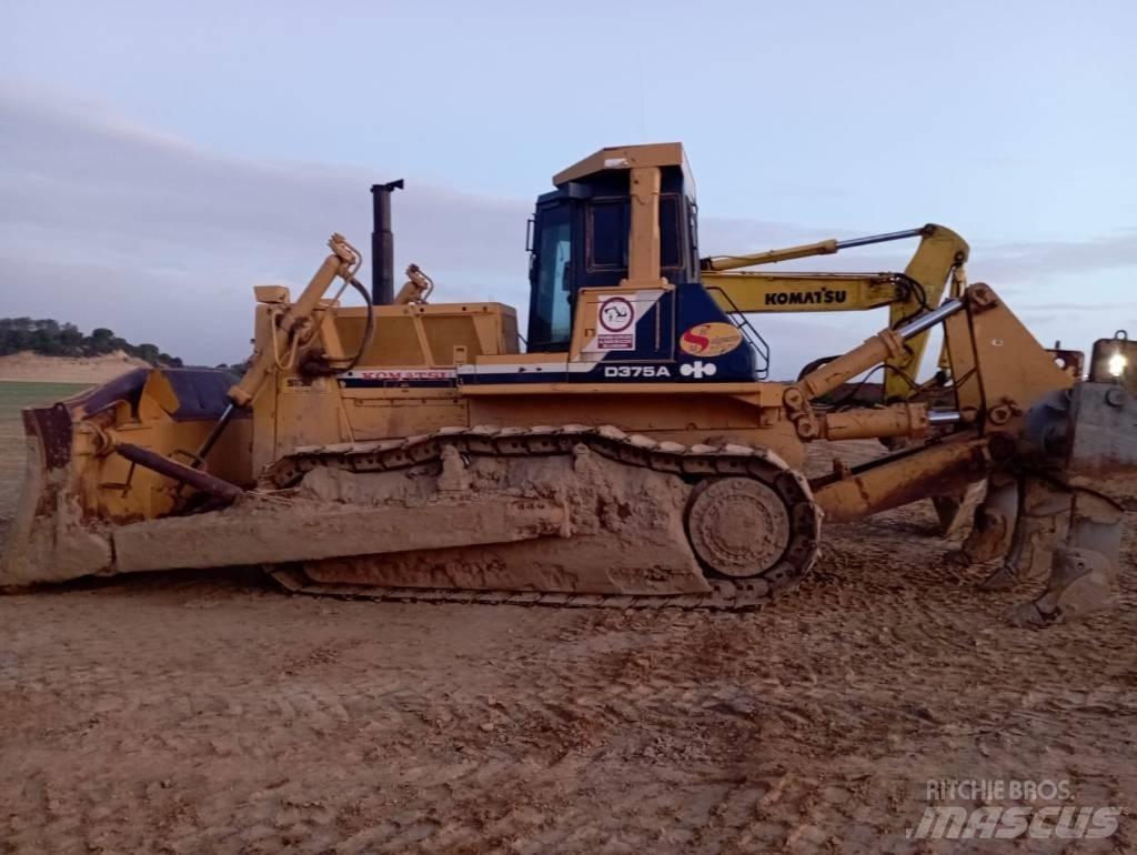 Komatsu D 375 A-2 Bulldozer på larvebånd