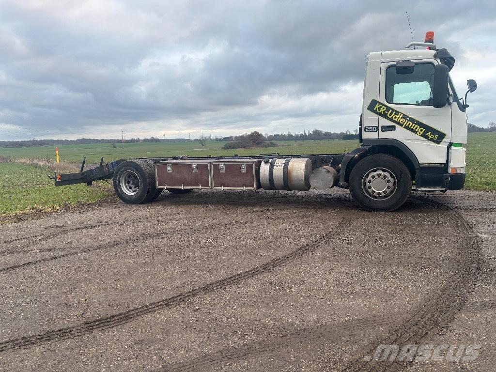 Volvo FM 7 250 Autotransportere / Knæklad