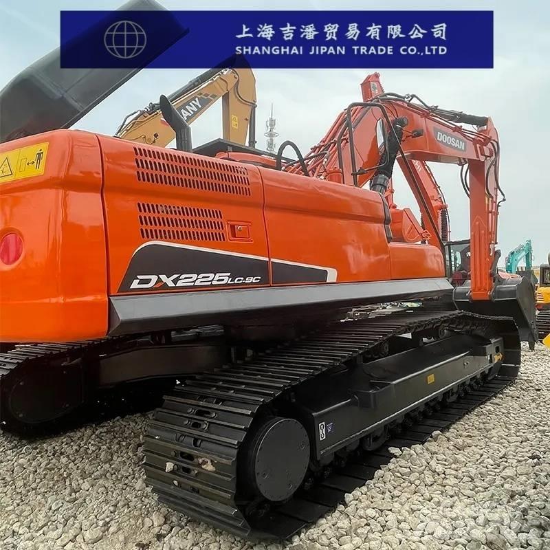 Doosan DX 225 Gravemaskiner på larvebånd