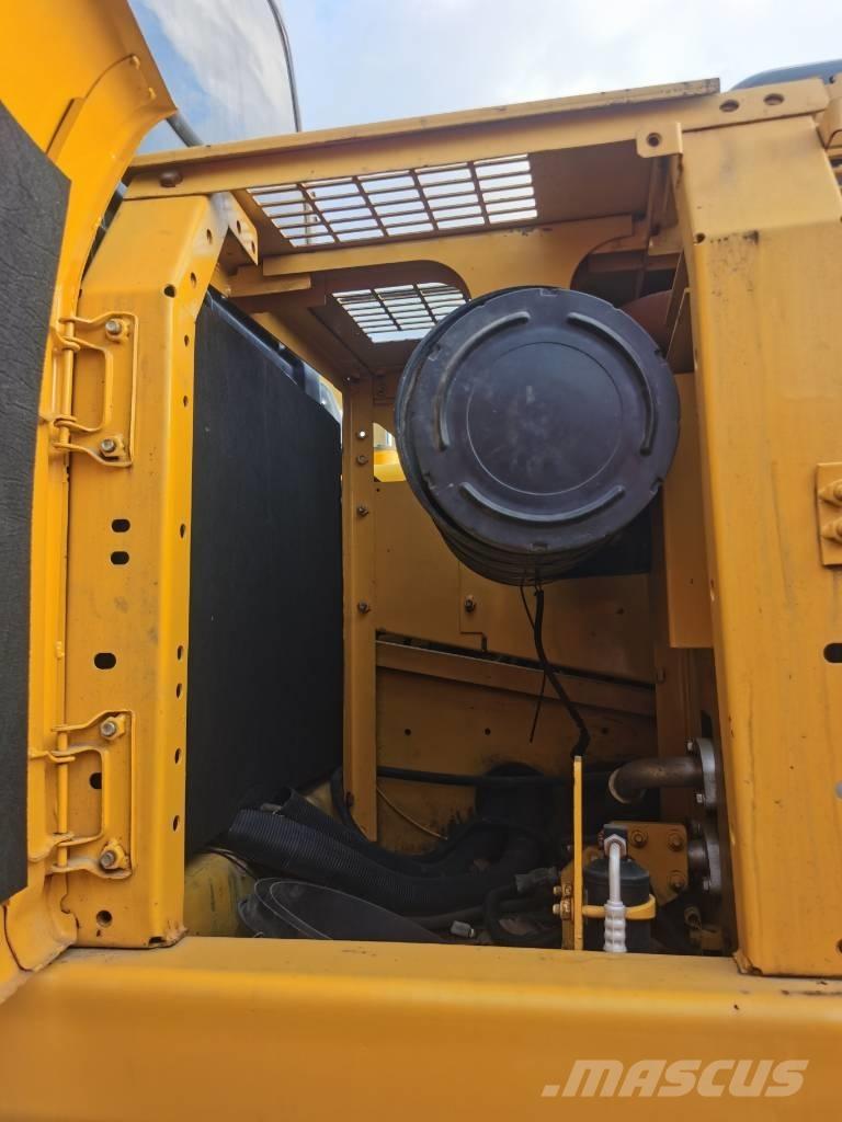 Komatsu PC 220-7 Gravemaskiner på larvebånd