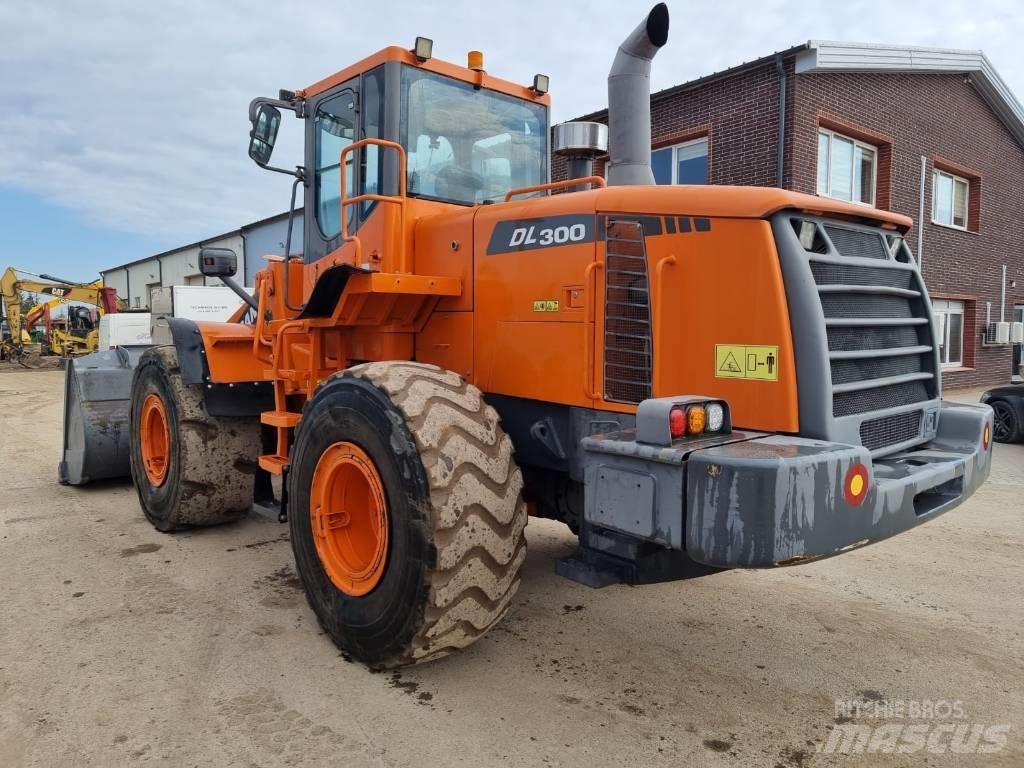 Doosan DL 300 Læssemaskiner på hjul