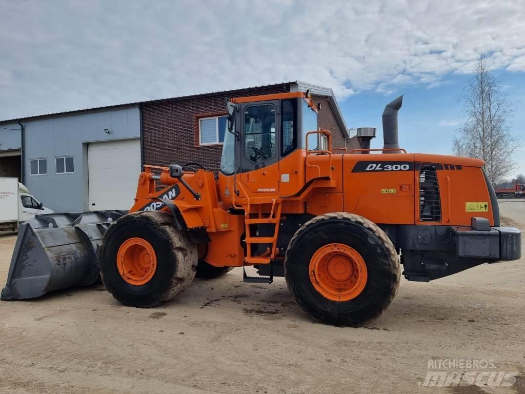 Doosan DL 300 Læssemaskiner på hjul