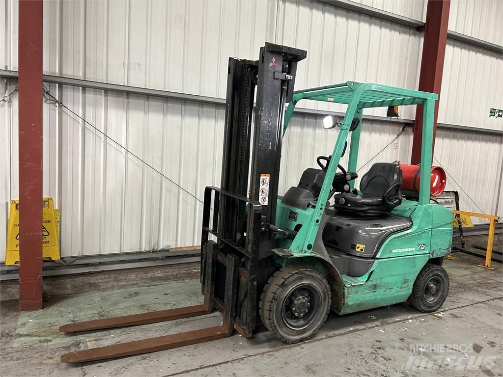 Mitsubishi FG25NT LPG gaffeltrucks