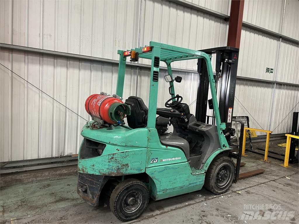 Mitsubishi FG25NT LPG gaffeltrucks