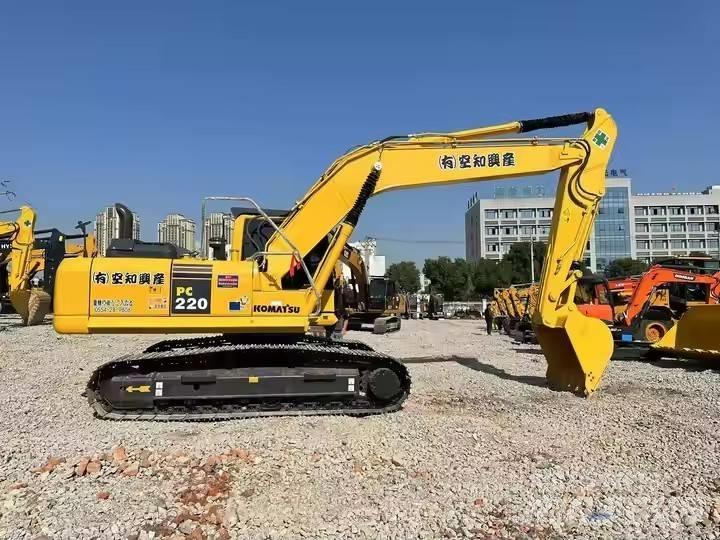 Komatsu PC 220 Gravemaskiner på larvebånd