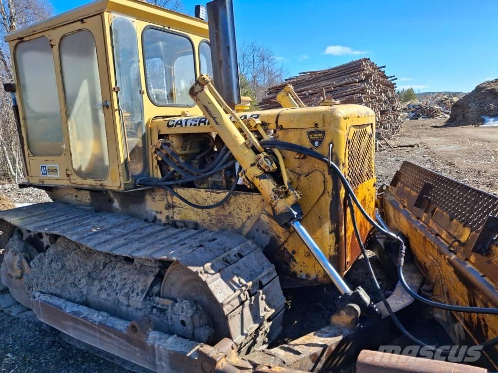 CAT D 4 D Bulldozer på larvebånd