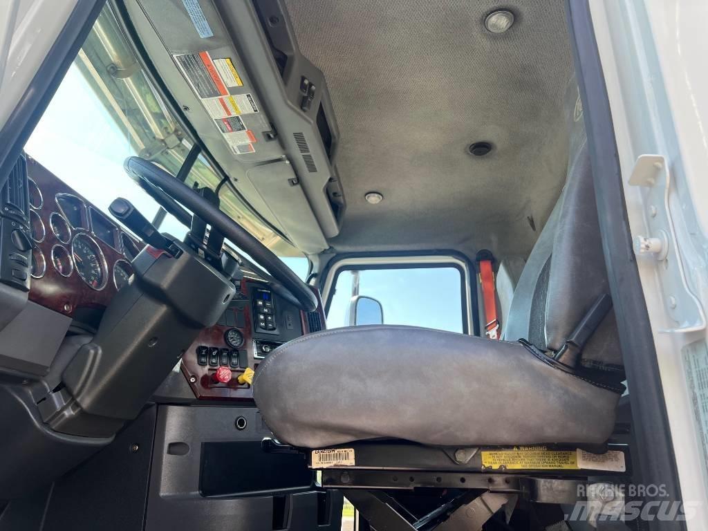 Mack CXU 613 Trækkere