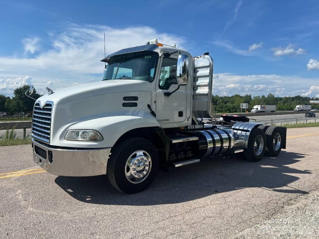 Mack CXU 613 Trækkere