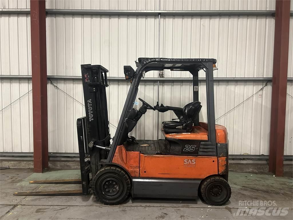 Toyota 7FBMF25 El gaffeltrucks