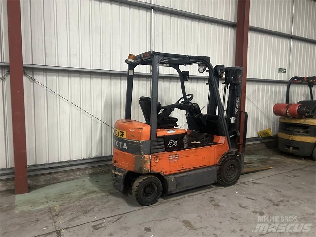 Toyota 7FBMF25 El gaffeltrucks