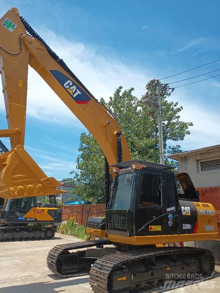 CAT 320 D2 Gravemaskiner på larvebånd
