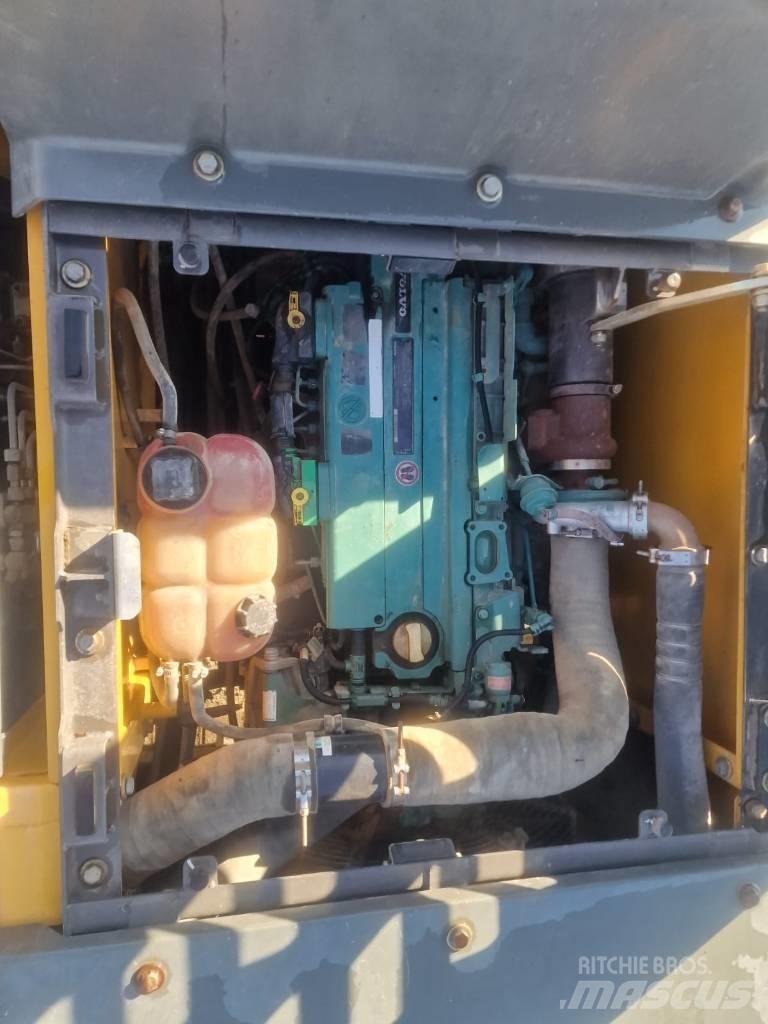 Volvo EC 220 E Gravemaskiner på larvebånd