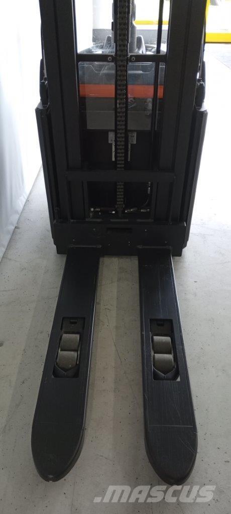 Toyota SPE160L Selvkørende stablere