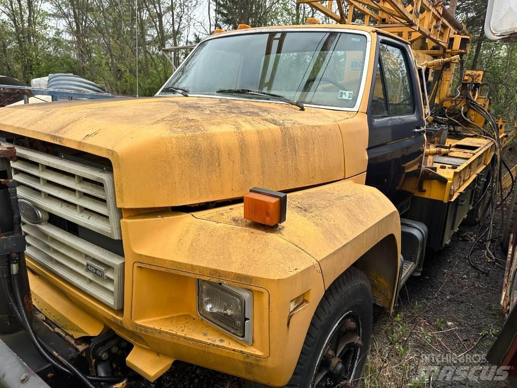 Ford F 700 Lastbil med lad/Flatbed