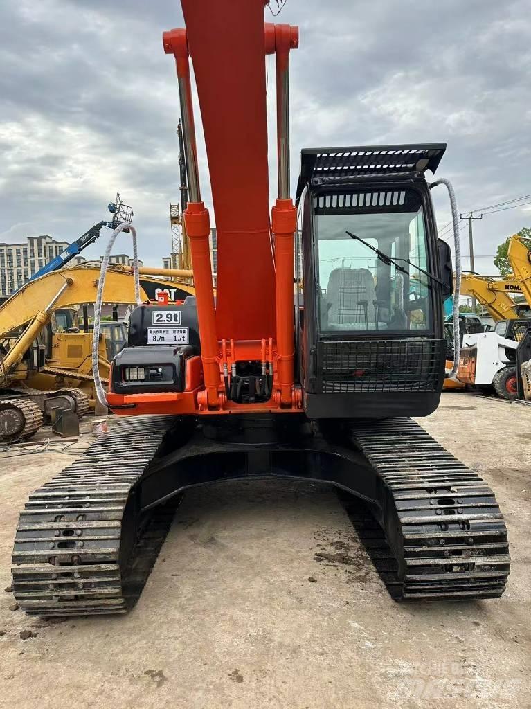 Hitachi ZX 200 Gravemaskiner på larvebånd