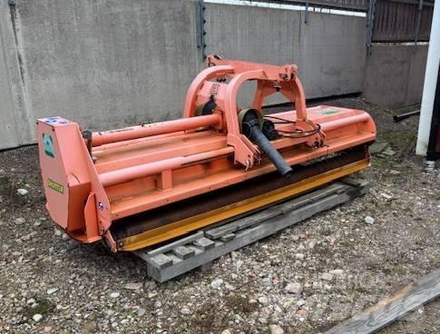 Agrimaster RV 320 Græsklippere og skårlæggere