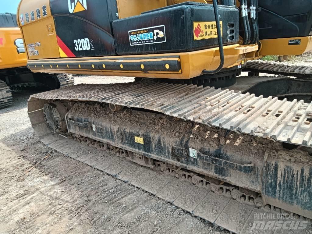 CAT 320D2 Midi-gravemaskiner 7t - 12t