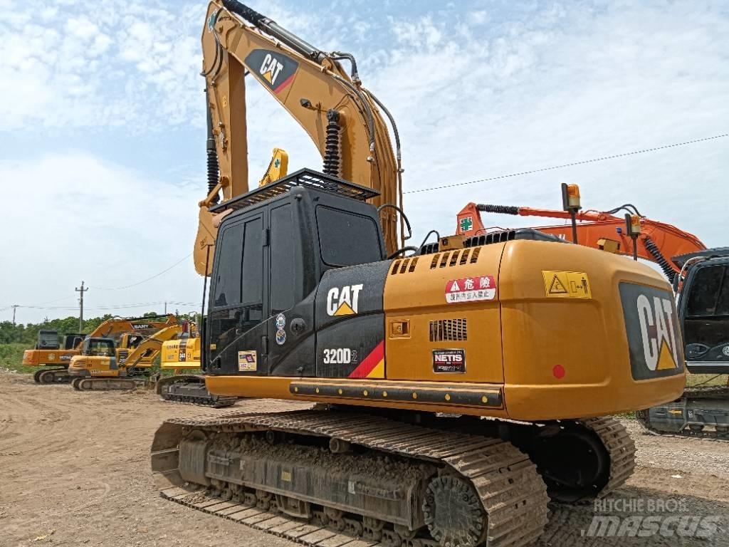 CAT 320D2 Midi-gravemaskiner 7t - 12t