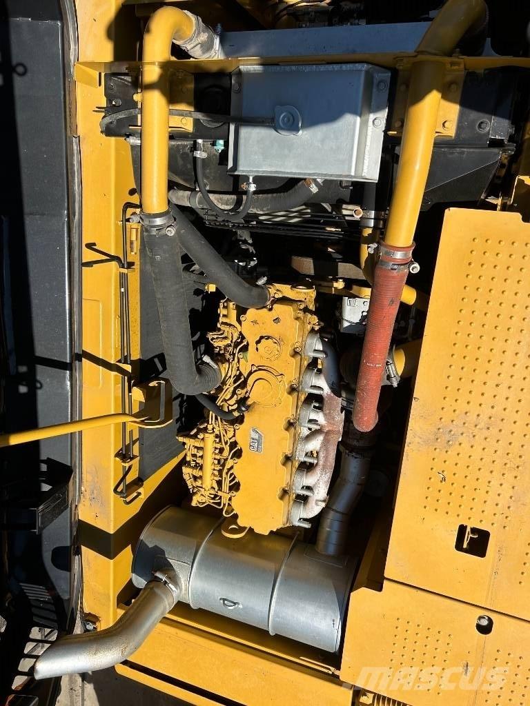 CAT 320D2L Gravemaskiner på larvebånd