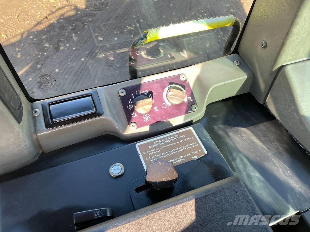 CAT 953 C Larvebåndslæssere