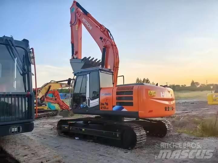 Hitachi ZX210 Gravemaskiner på larvebånd