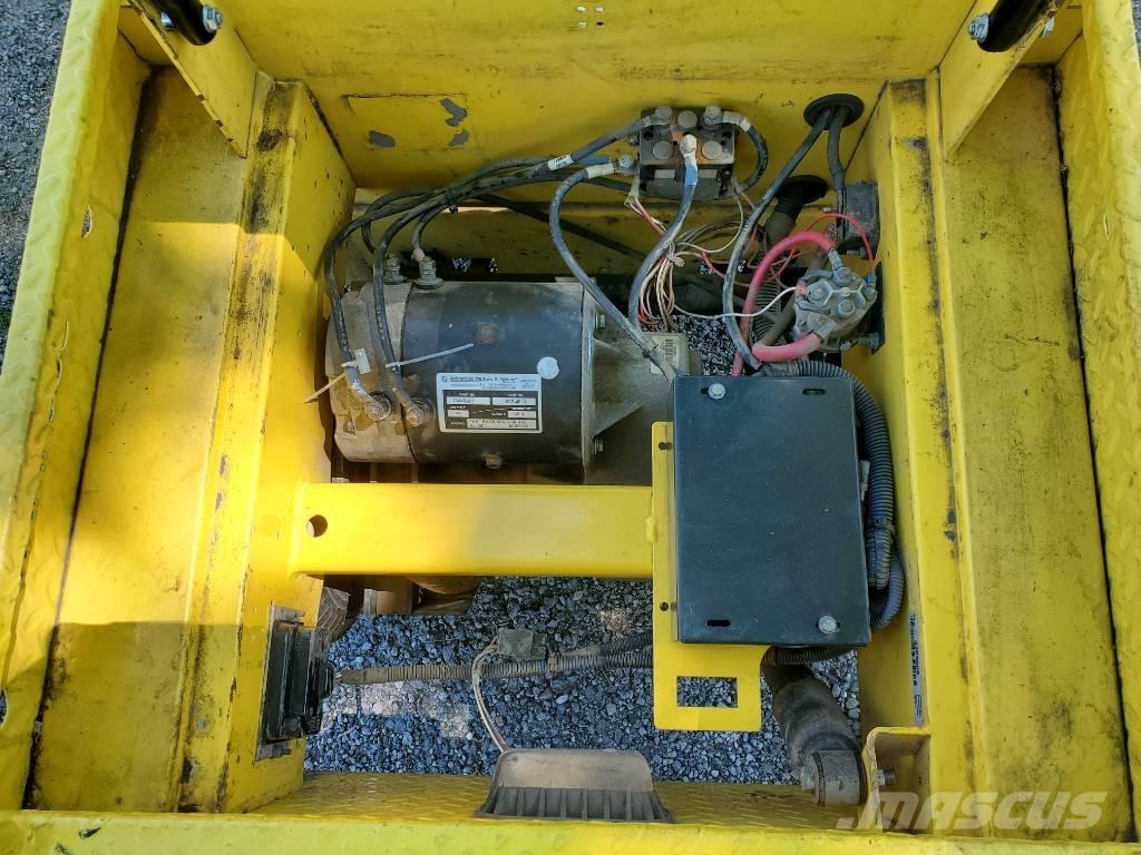 Cushman Minute Miser Bugsertruck