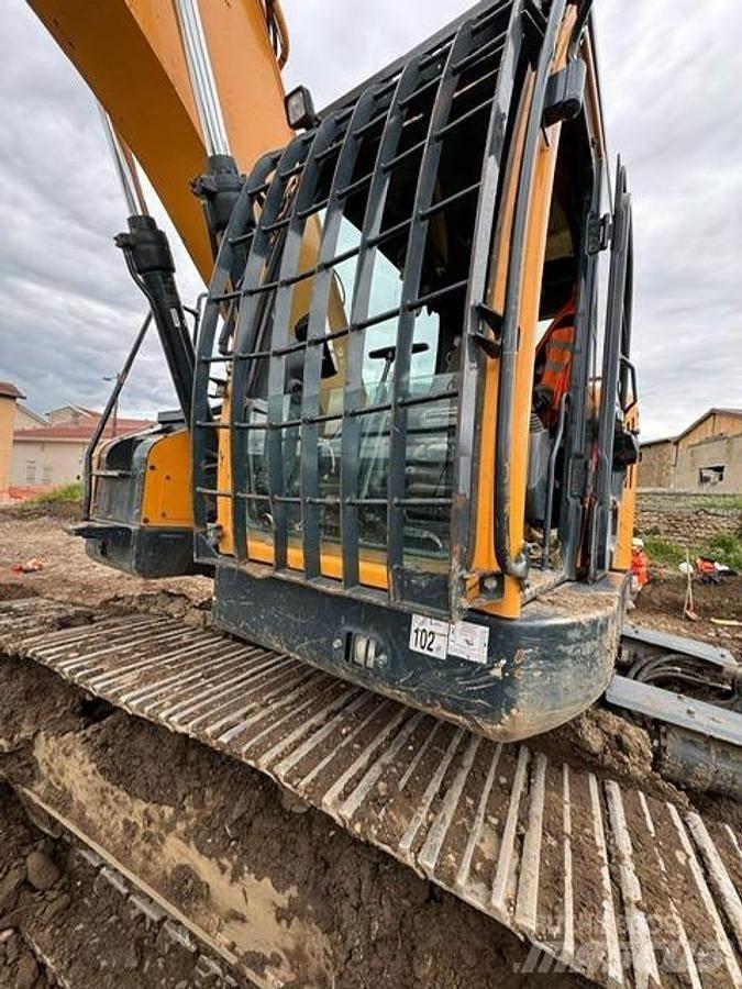 Hyundai HX235 LCR Special gravemaskiner